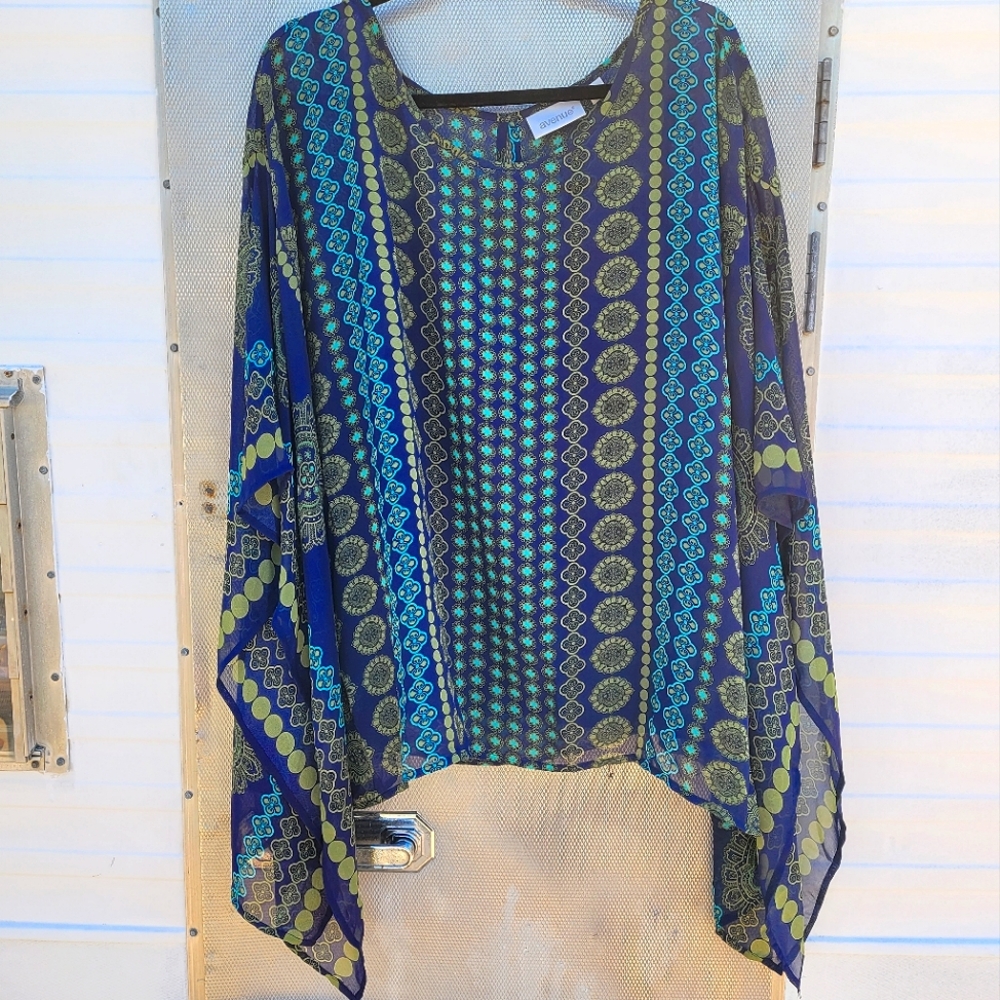 Avenue Women's Plus Size 18/20 2x Blue Green Medallion Geometric Bat Wing Top